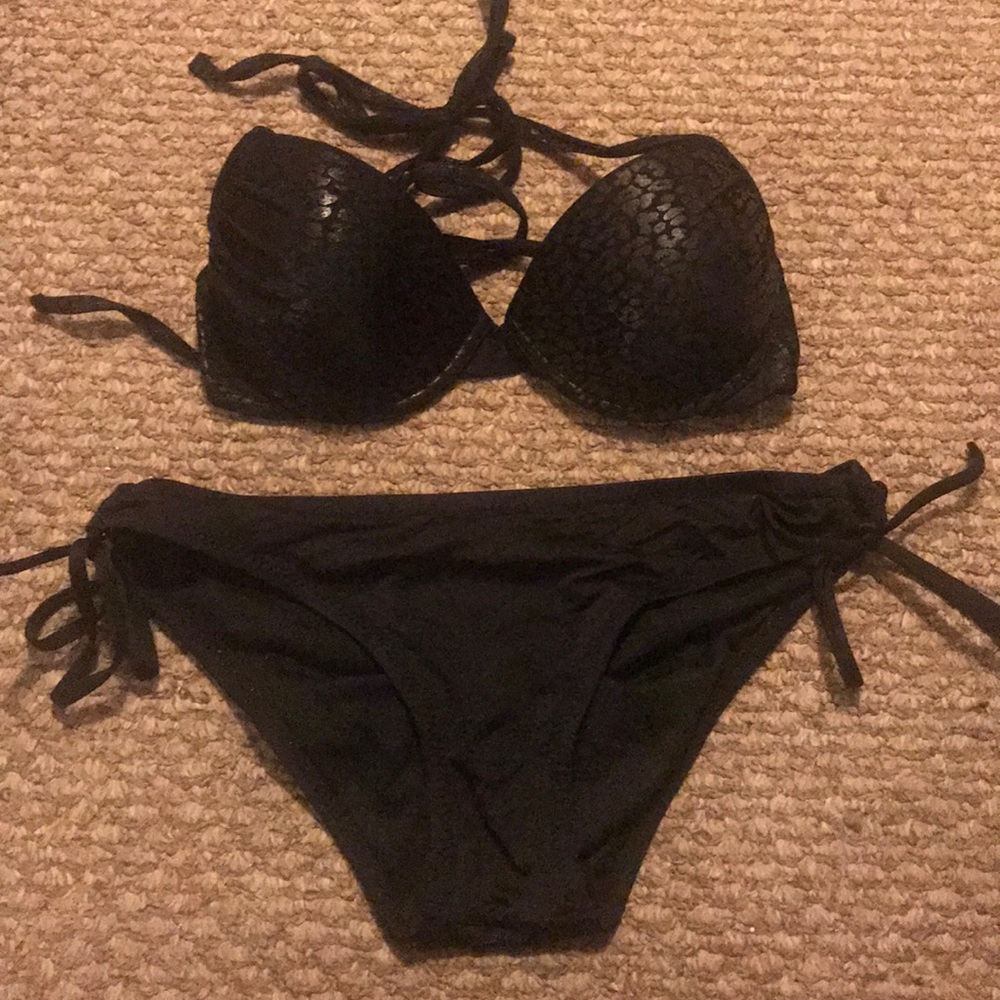 Black bikini set